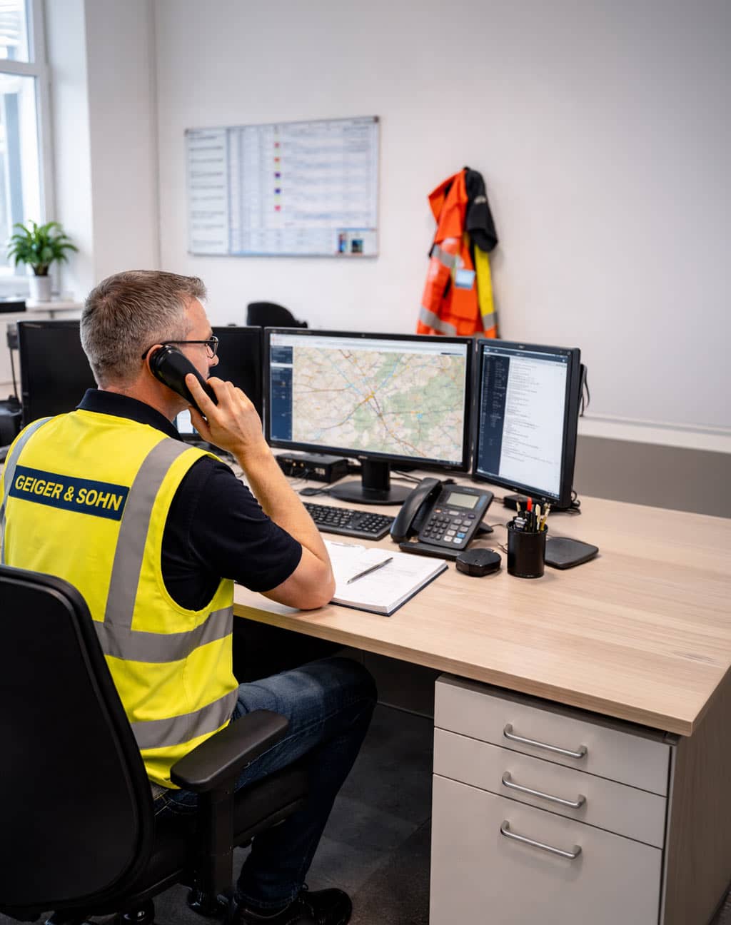 Unser Team berät Sie gerne und findet mit Ihnen gemeinsam die auf Ihre Anforderungen abgestimmte Problemlösung.